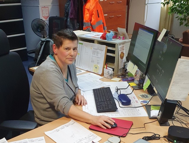 LRC Ansbach employee follows dad’s footsteps, begins her own Army career in food service