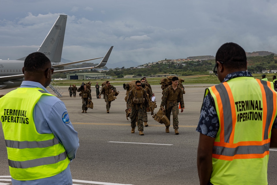MRF-D 24.3 U.S. Marines, Sailors arrive in C-40A to Papua New Guinea for HADR exercise