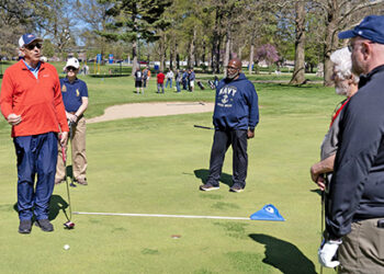 Veteran golfers tee it up at Battle Creek
