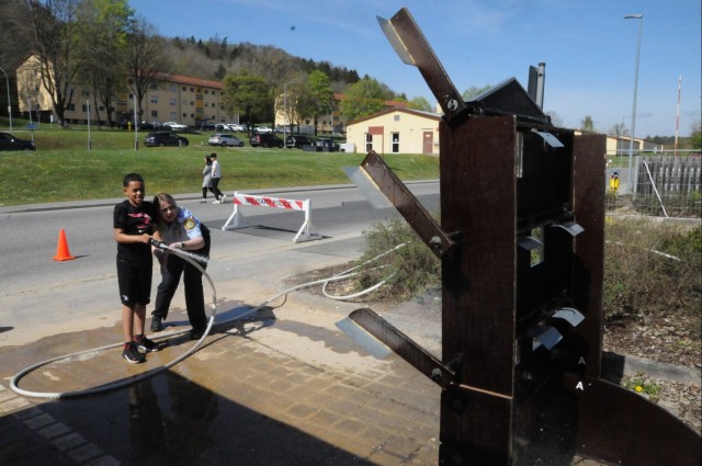 Sun shines on Hohenfels military children’s fest