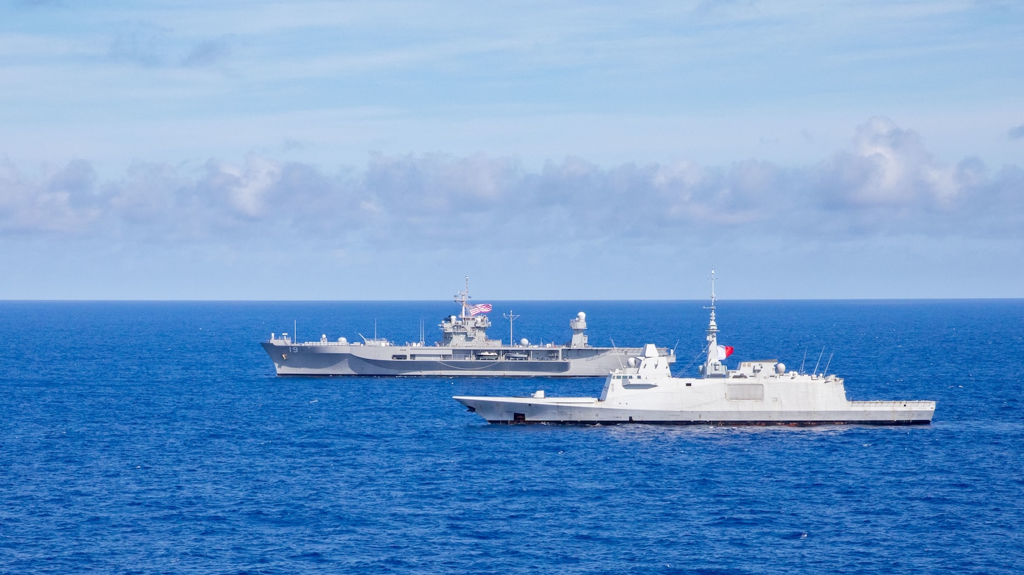 U.S. 7th Fleet, Blue Ridge Team Conduct Maneuvering Exercise with French Navy