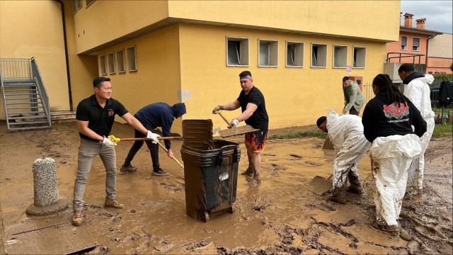 Soldiers lend a hand to Italian partners after Vicenza floods