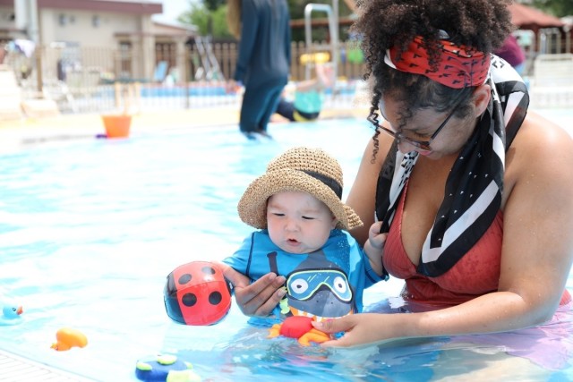 Pool playgroup makes splash as new way for Camp Zama parents, children to bond