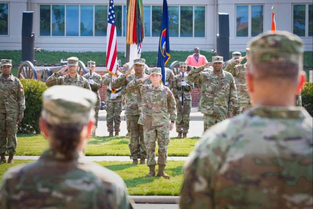 Lt. Gen Jody J. Daniels Relinquishes Command of U.S. Army Reserve