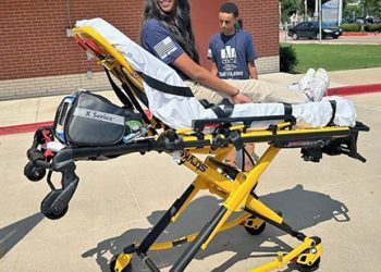 Teens trade screens for service at North Texas VA