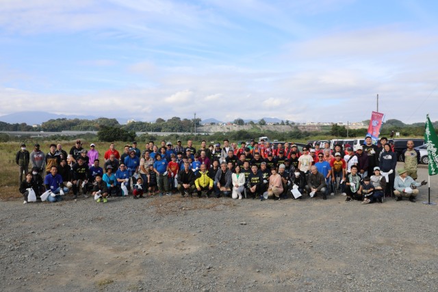 Friends, neighbors join forces to tackle community cleanup project near Camp Zama