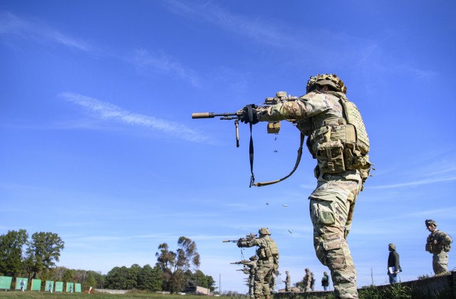 101st Airborne Soldiers assess new Next Generation Squad Weapon with 6.8mm ammo