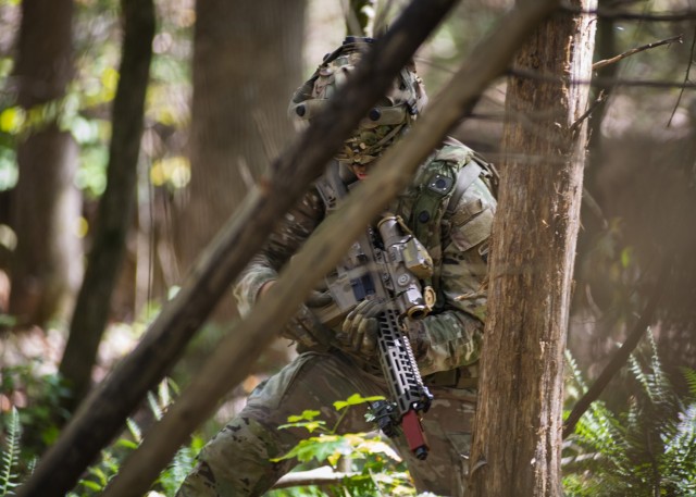 101st Airborne Soldiers assess new Next Generation Squad Weapon with 6.8mm ammo