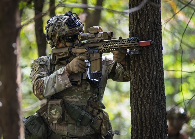 101st Airborne Soldiers assess new Next Generation Squad Weapon with 6.8mm ammo