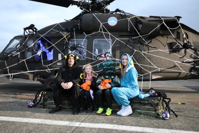 Camp Zama welcomes US, Japanese guests for ‘Trunk-or-Treat,’ ‘Haunted Hangar’ Halloween events