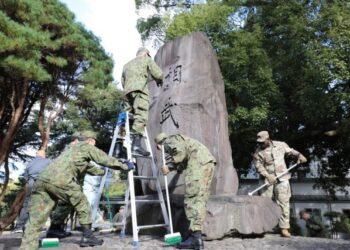 765th Transportation (Terminal) Bn. Soldiers, Japan Ground Self-Defense Force members work together to beautify historical stone…