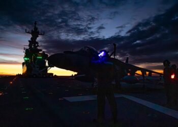 USS Iwo Jima certifies flight deck with Green Team integration
