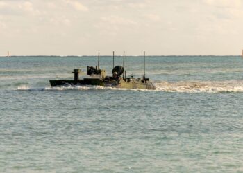 4th Marines ACVs Complete First Open Water Amphibious Movement