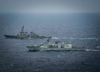 USS Higgins and HMCS Ottawa Conduct Bilateral Operations