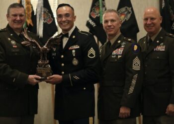 Illinois Army Guard’s Top Recruiter Pays it Forward