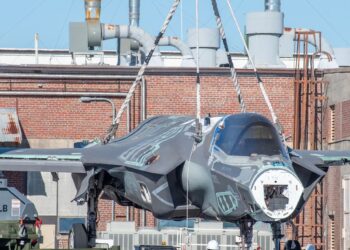 FRCE supports Marine F-35 recovery training