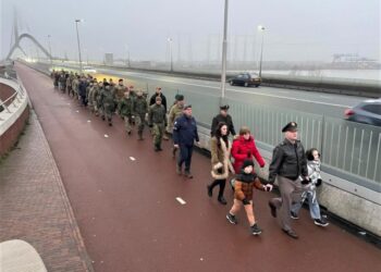 Sunset veteran march honors past, present