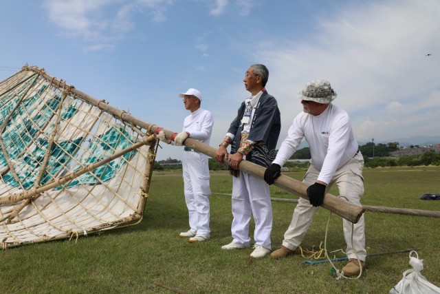 Camp Zama leadership, volunteers support Japanese cultural tradition of giant kites