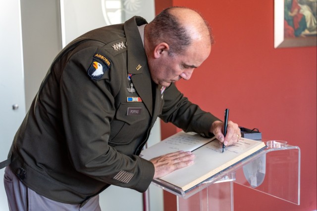 Forces Command commander visits NATO unit in Greece