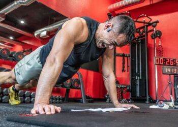 Oregon National Guard Physician Assistant Sets New World Record for Hand Release Push-Ups