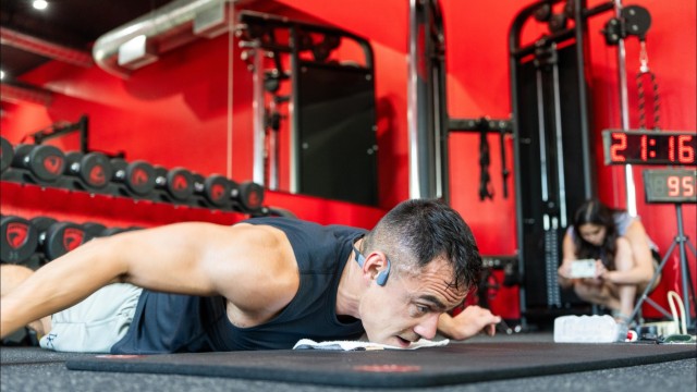 Oregon National Guard Physician Assistant Sets New World Record for Hand Release Push-Ups