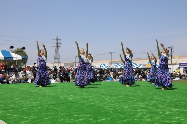 Half marathon, Hawaiian Festival held on Sagami General Depot attracts nearly 10,000 visitors