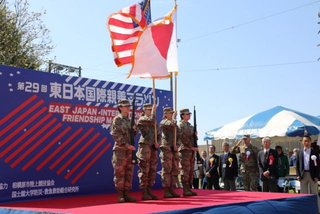 Half marathon, Hawaiian Festival held on Sagami General Depot attracts nearly 10,000 visitors