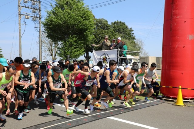Half marathon, Hawaiian Festival held on Sagami General Depot attracts nearly 10,000 visitors