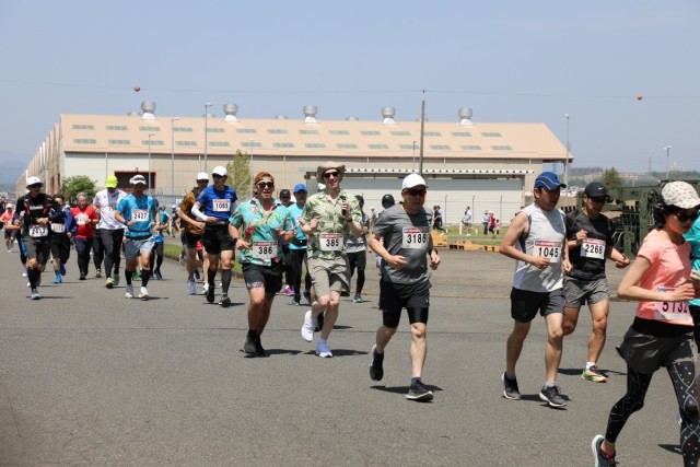 Half marathon, Hawaiian Festival held on Sagami General Depot attracts nearly 10,000 visitors
