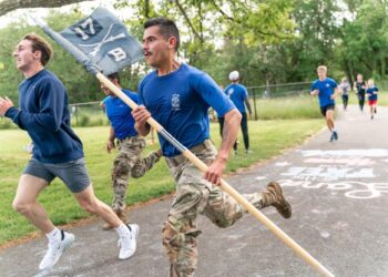Find connection, purpose and remembrance at a “wear blue: run to remember” community run