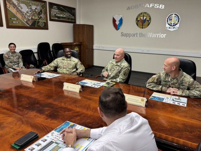 New in command, 7th MSC’s top leader receives capabilities briefing from 405th AFSB