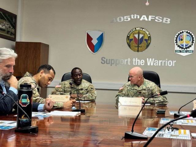 New in command, 7th MSC’s top leader receives capabilities briefing from 405th AFSB