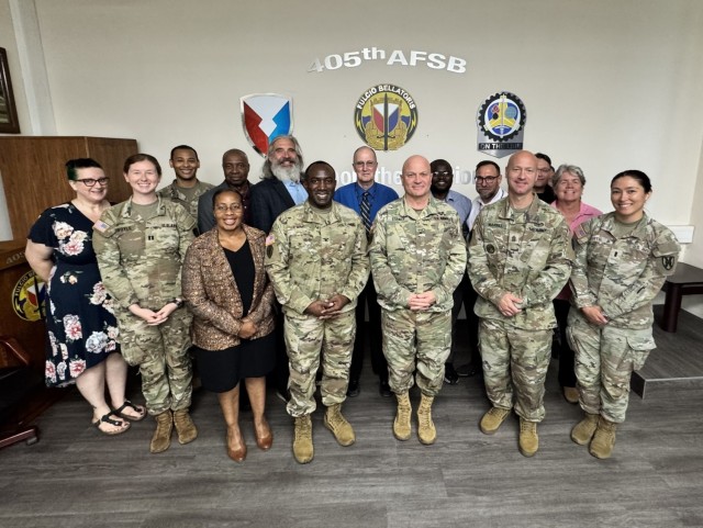 New in command, 7th MSC’s top leader receives capabilities briefing from 405th AFSB