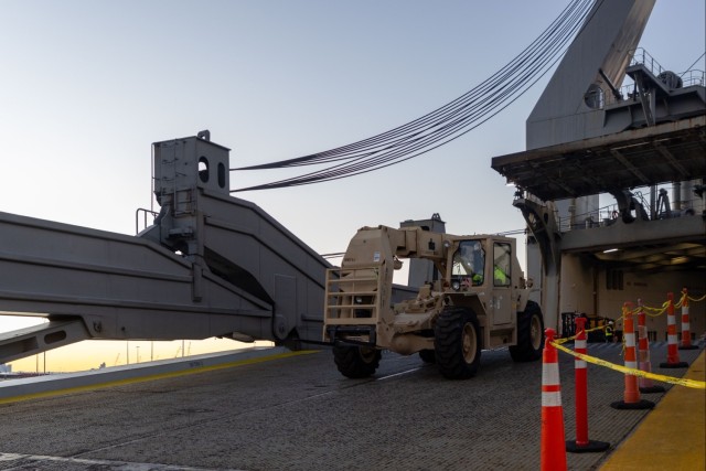 143rd ESC Soldiers Exposed to International Contracts at Talisman Sabre