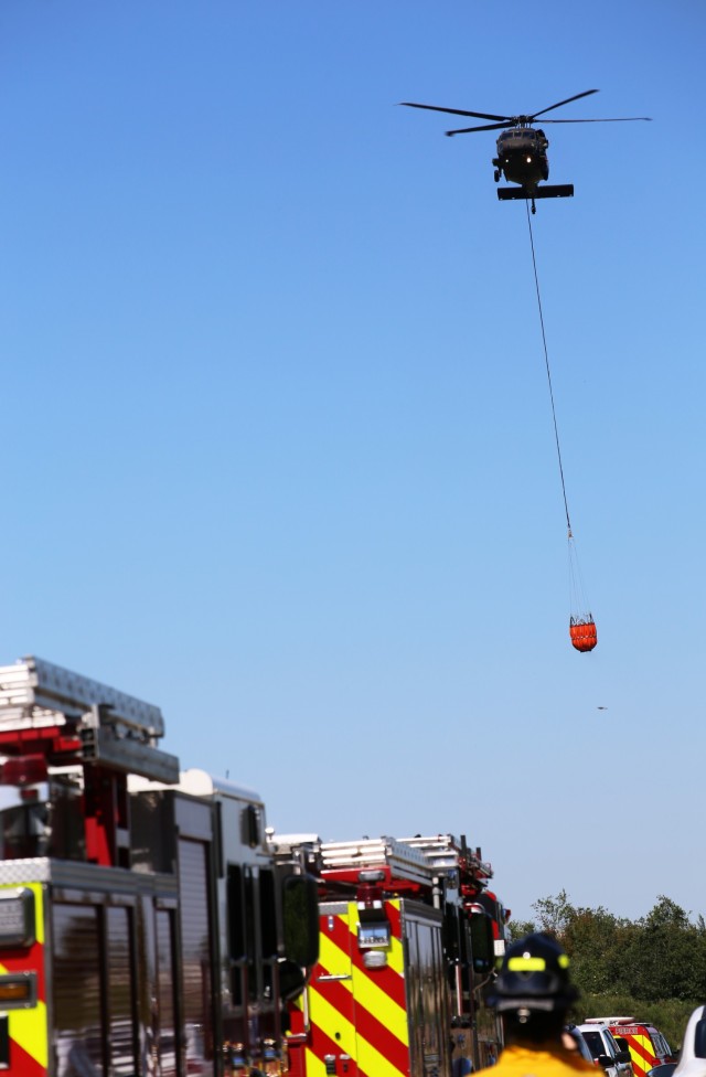 A UH-60 Blackhawk Helicopter from Charlie Company, 1st Battalion, 140th Aviation, 96th Troop Command, Washington Army National Guard conducts water bucket training with Central Pierce Fire and Rescue, June 30, 2025, near Puyallup, Wash.