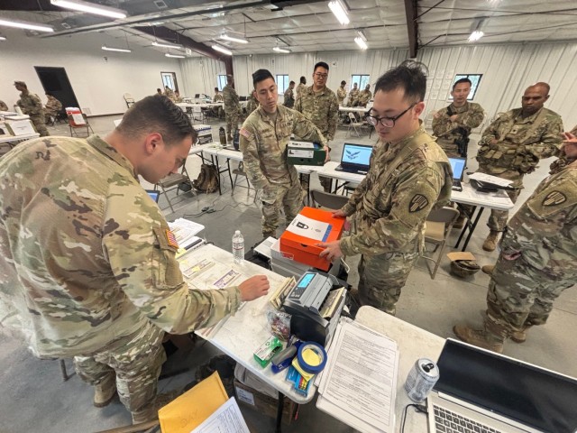 Y Army National Guard finance Soldiers train during Diamond Saber